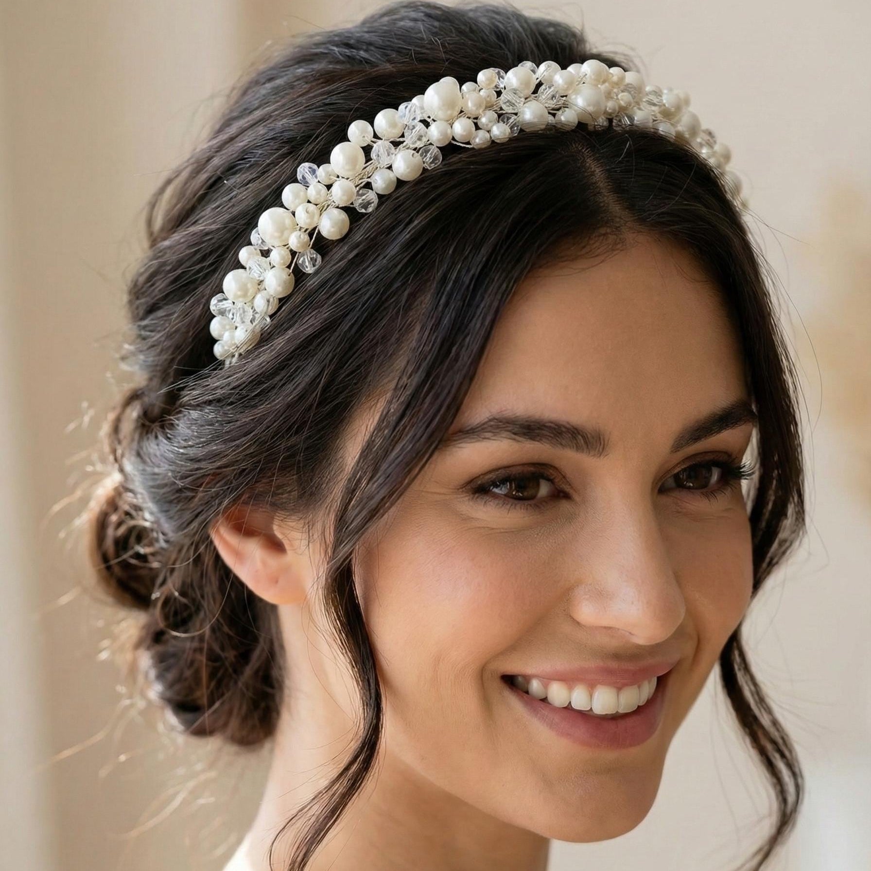 Perlen Kristall Diadem für elegante Brautfrisuren - AVYRAA BRIDAL