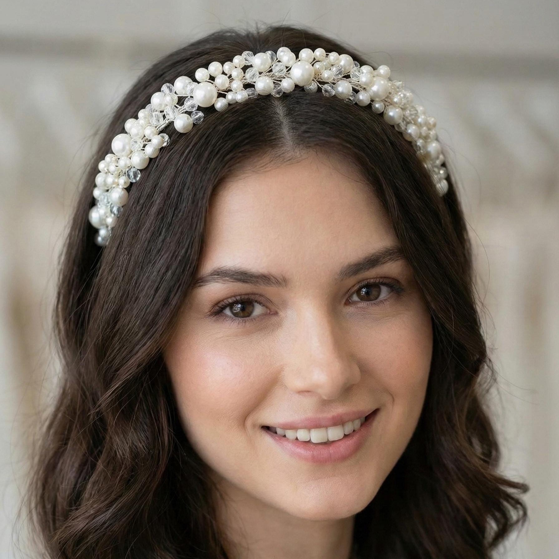 Perlen Kristall Diadem für elegante Brautfrisuren - AVYRAA BRIDAL