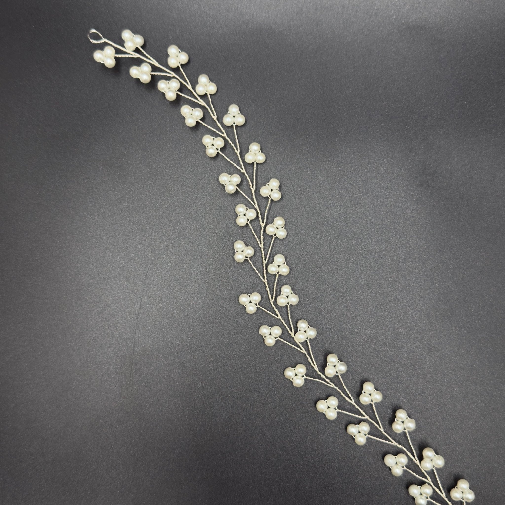 Perlenzweig Haarranke in Gold oder Silber für Bräute - AVYRAA BRIDAL