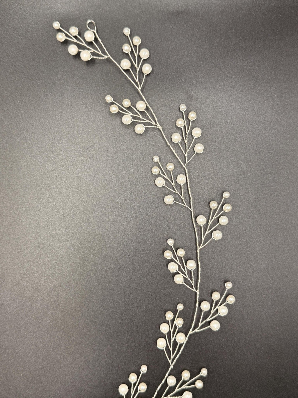 Perlenzweig Haarranke in Gold oder Silber für Hochzeit - AVYRAA BRIDAL
