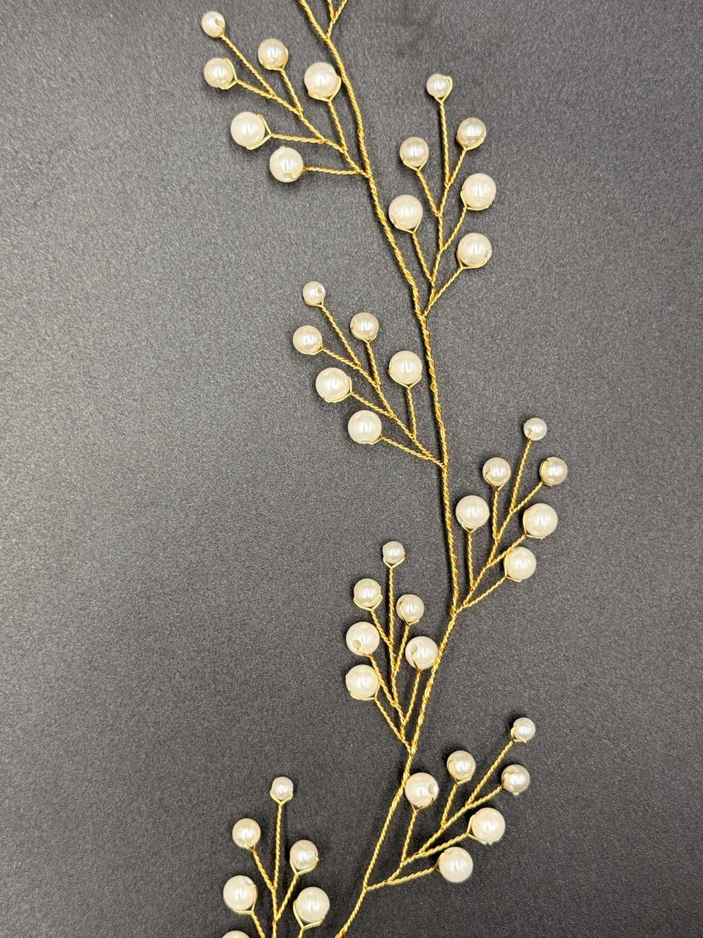 Perlenzweig Haarranke in Gold oder Silber für Hochzeit - AVYRAA BRIDAL