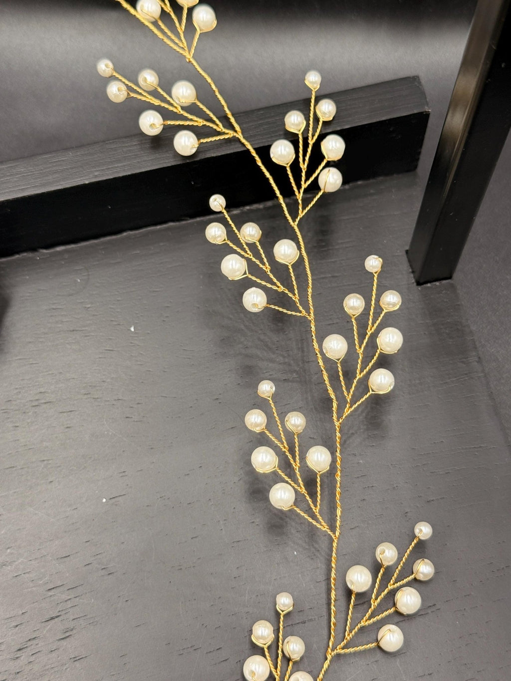Perlenzweig Haarranke in Gold oder Silber für Hochzeit - AVYRAA BRIDAL