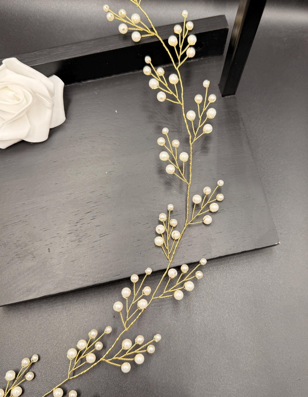 Perlenzweig Haarranke in Gold oder Silber für Hochzeit - AVYRAA BRIDAL