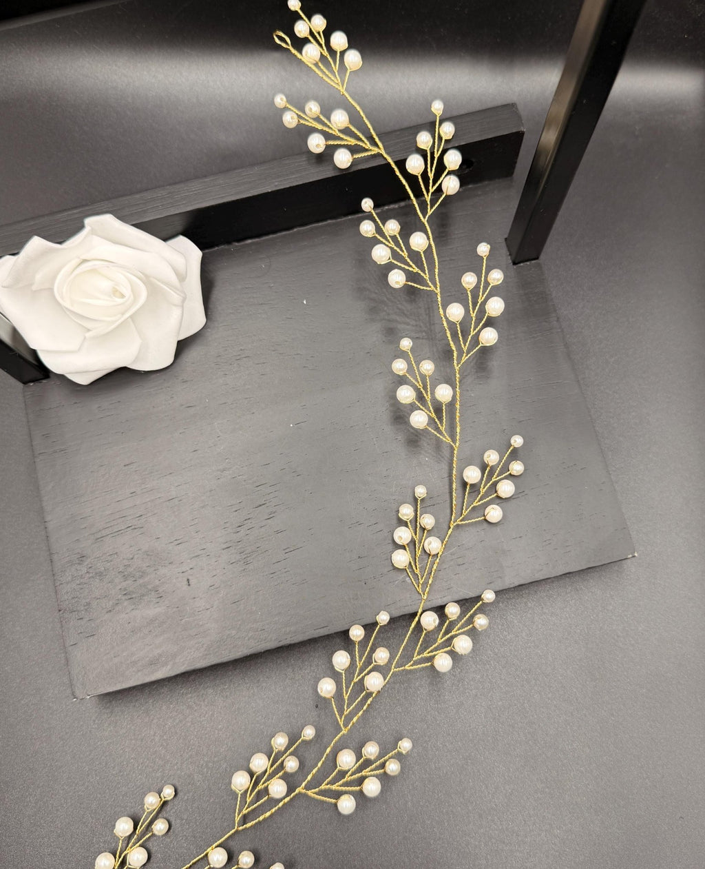 Perlenzweig Haarranke in Gold oder Silber für Hochzeit - AVYRAA BRIDAL