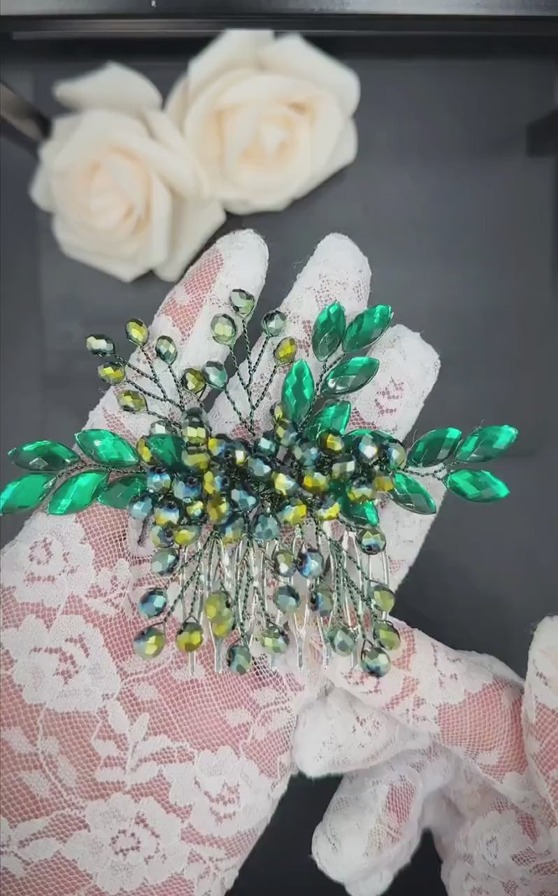 Eleganter Braut Haarkamm mit Kristallen und Perlen