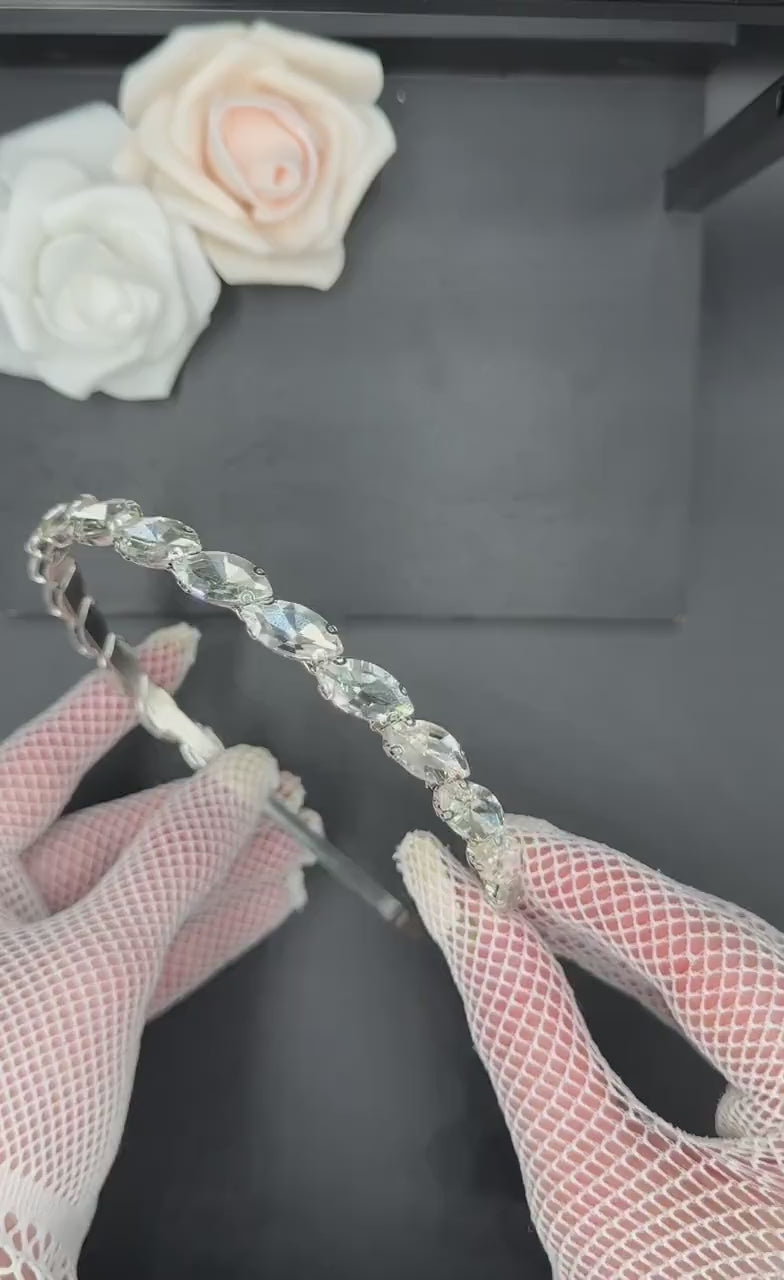 Silberne Braut Tiara mit klaren Kristallen und Perlen