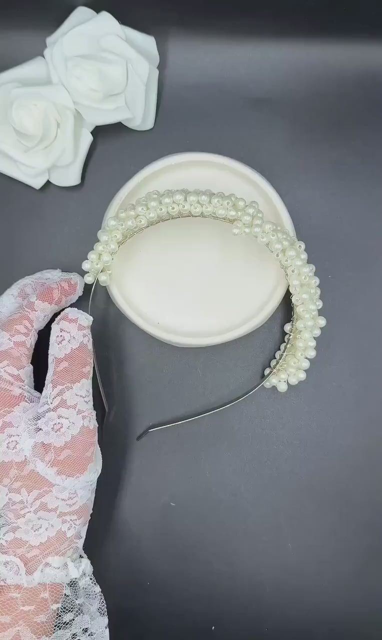Weiße Perlen Tiara für klassische Brautfrisuren