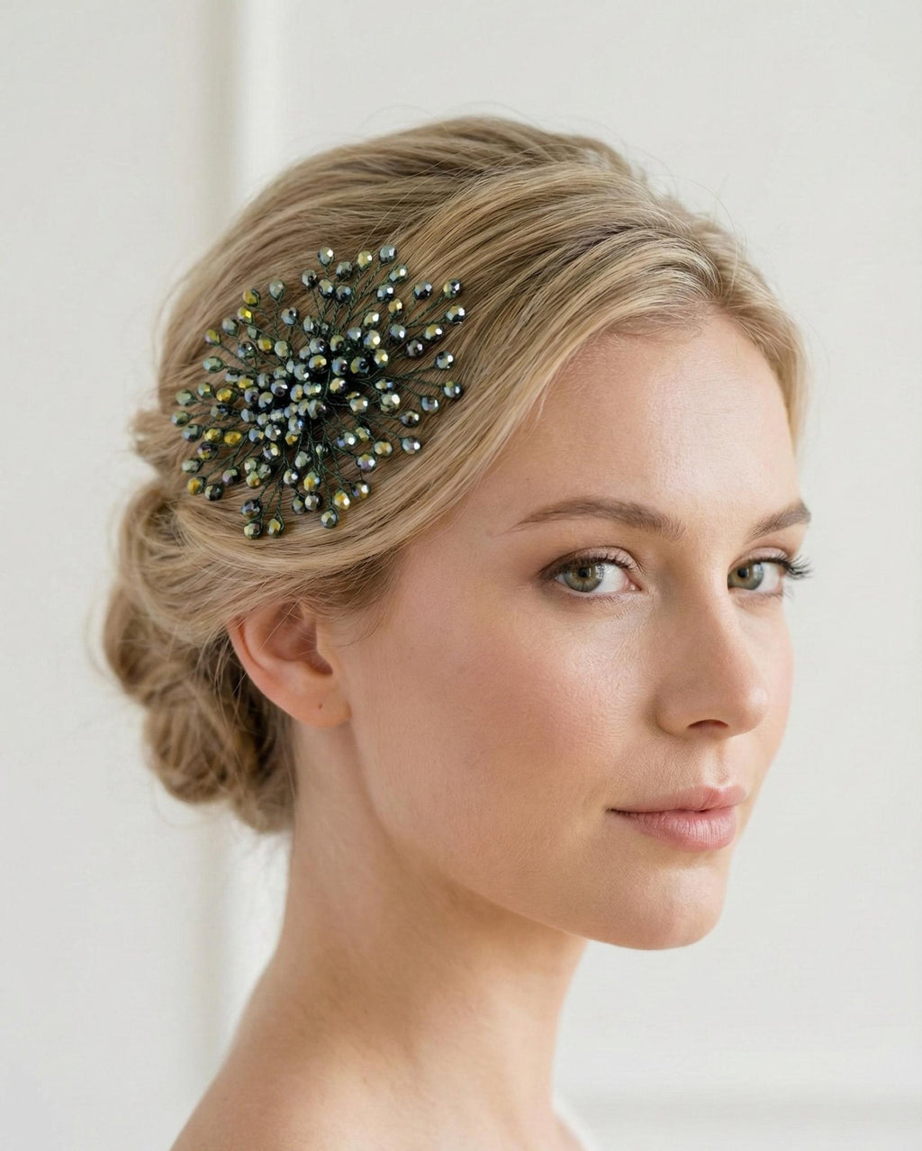 Romantischer Braut Haarkamm aus Kristall mit feiner Verarbeitung - AVYRAA BRIDAL