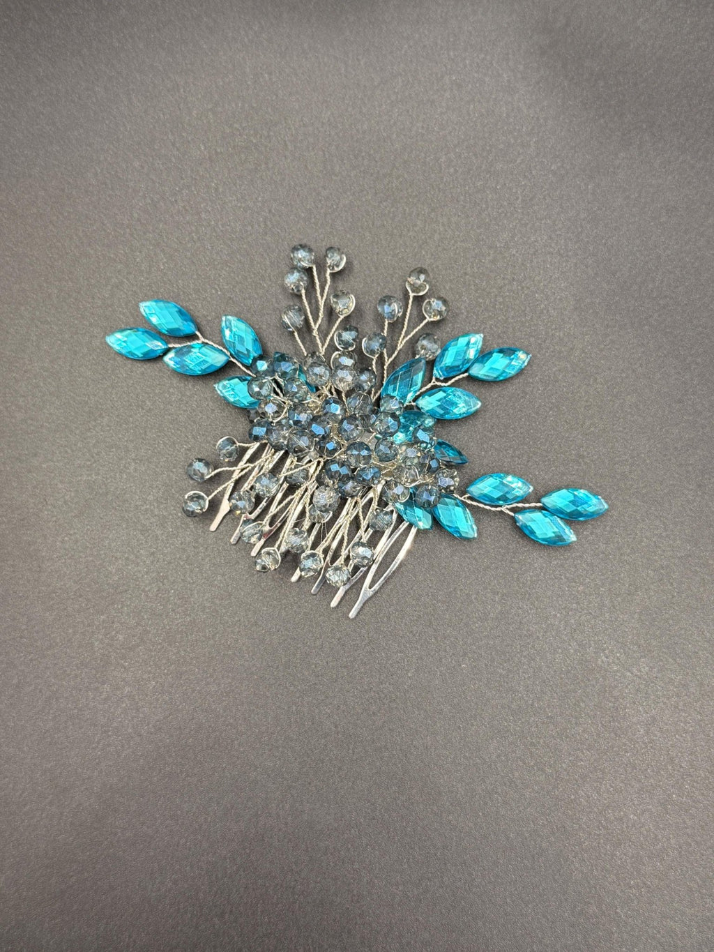 Romantischer Braut Haarkamm aus Kristall und Perlen – filigraner Hochzeitsschmuck - AVYRAA BRIDAL