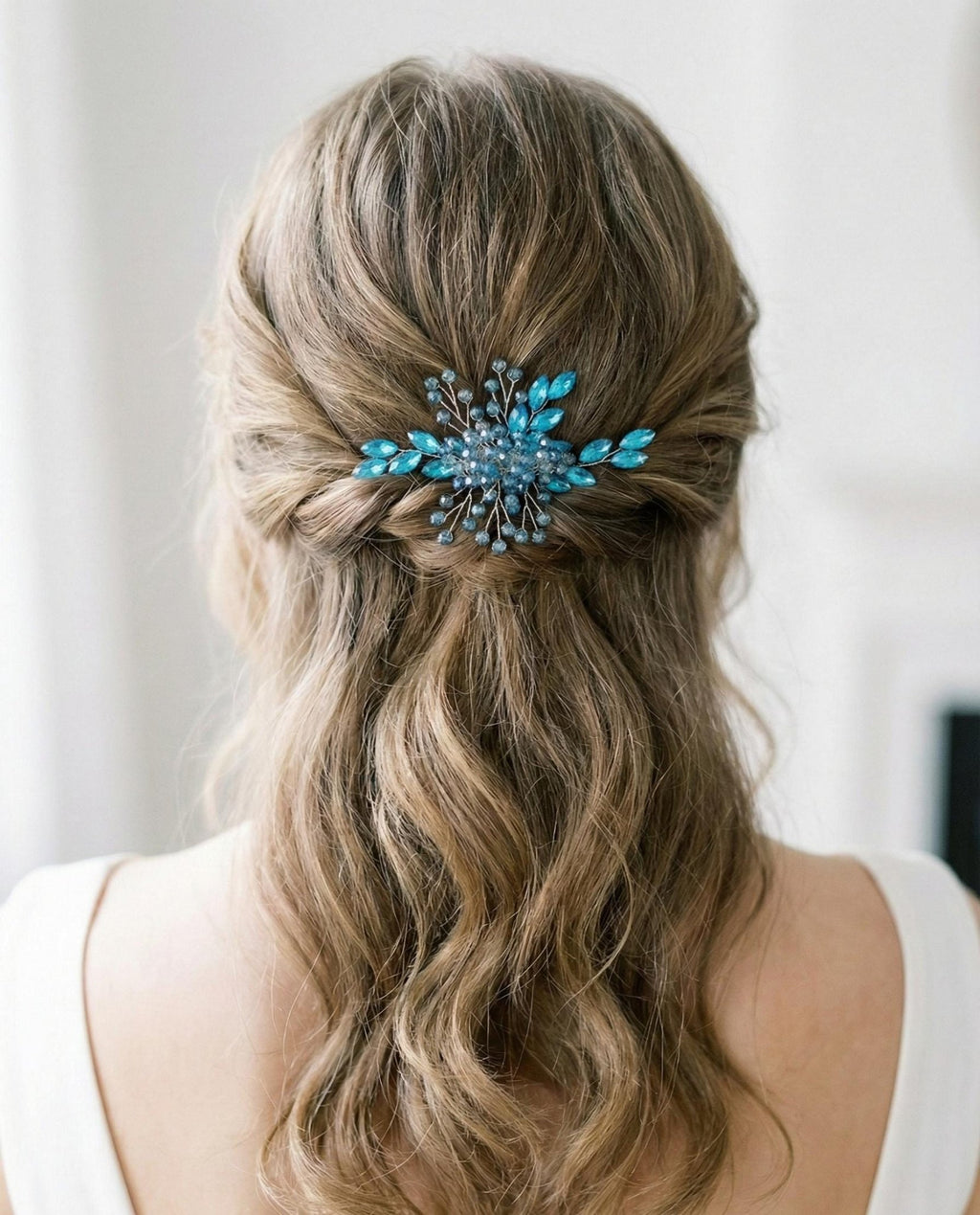 Romantischer Braut Haarkamm aus Kristall und Perlen – filigraner Hochzeitsschmuck - AVYRAA BRIDAL