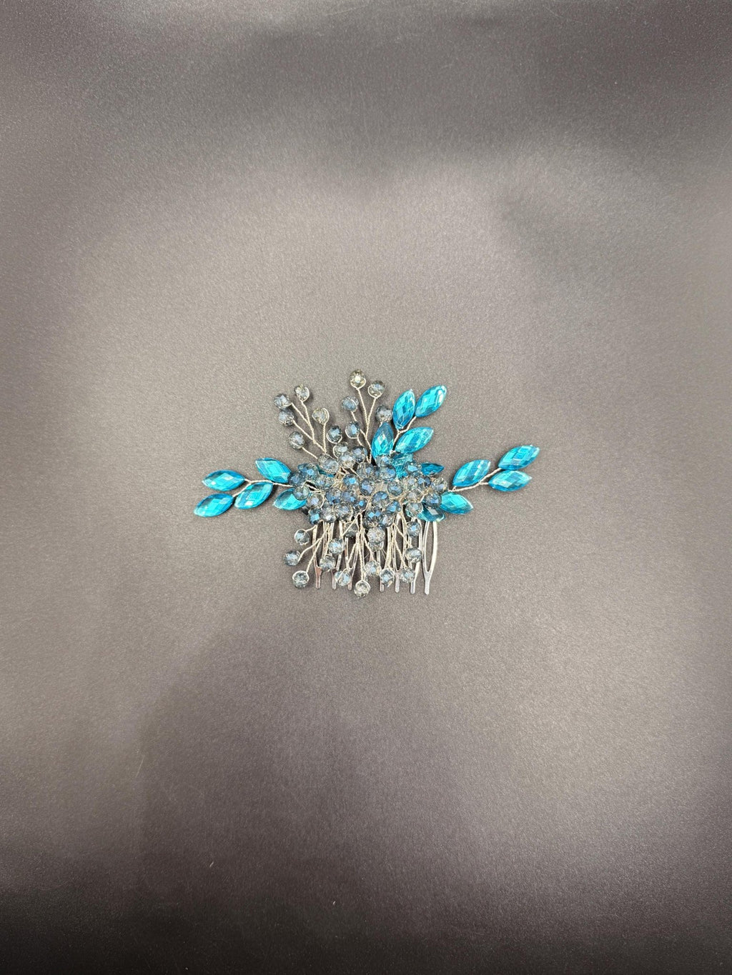 Romantischer Braut Haarkamm aus Kristall und Perlen – filigraner Hochzeitsschmuck - AVYRAA BRIDAL