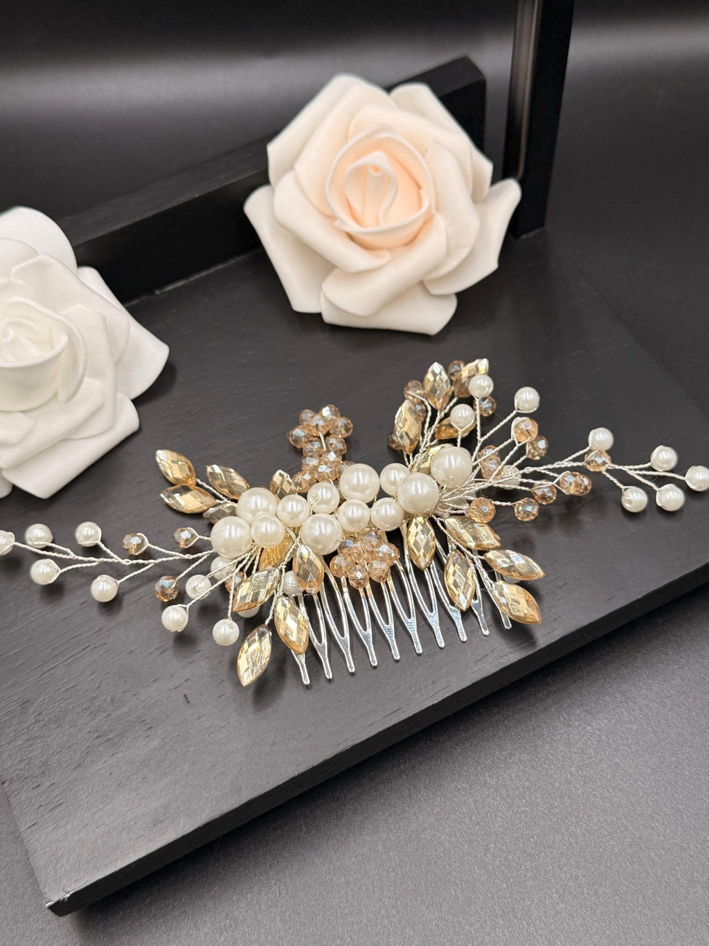 Romantischer Braut Haarkamm mit Kristallperlen – Handgemachter Haarschmuck - AVYRAA BRIDAL