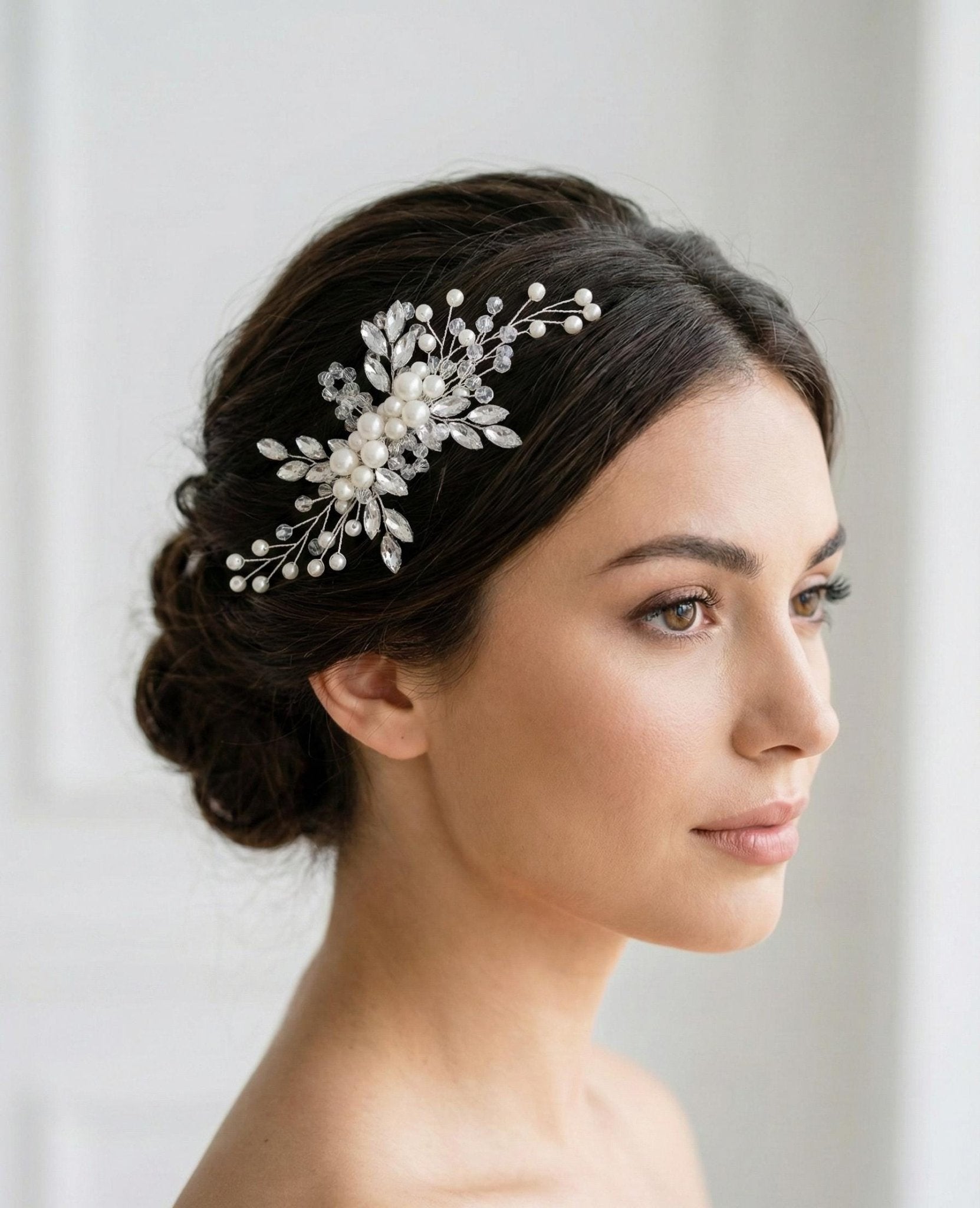 Romantischer Braut Haarkamm mit Kristallperlen – Handgemachter Haarschmuck - AVYRAA BRIDAL