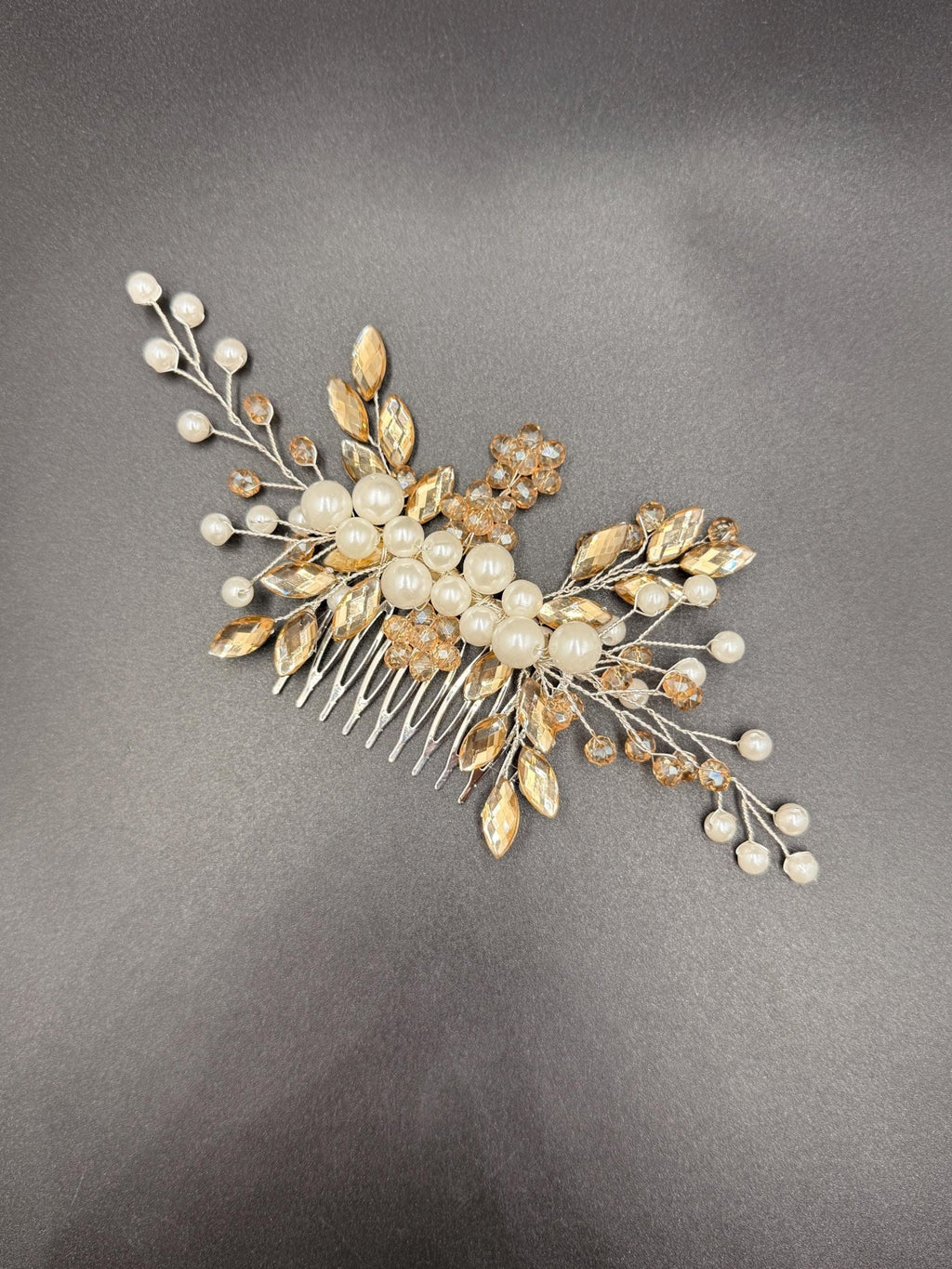 Romantischer Braut Haarkamm mit Kristallperlen – Handgemachter Haarschmuck - AVYRAA BRIDAL