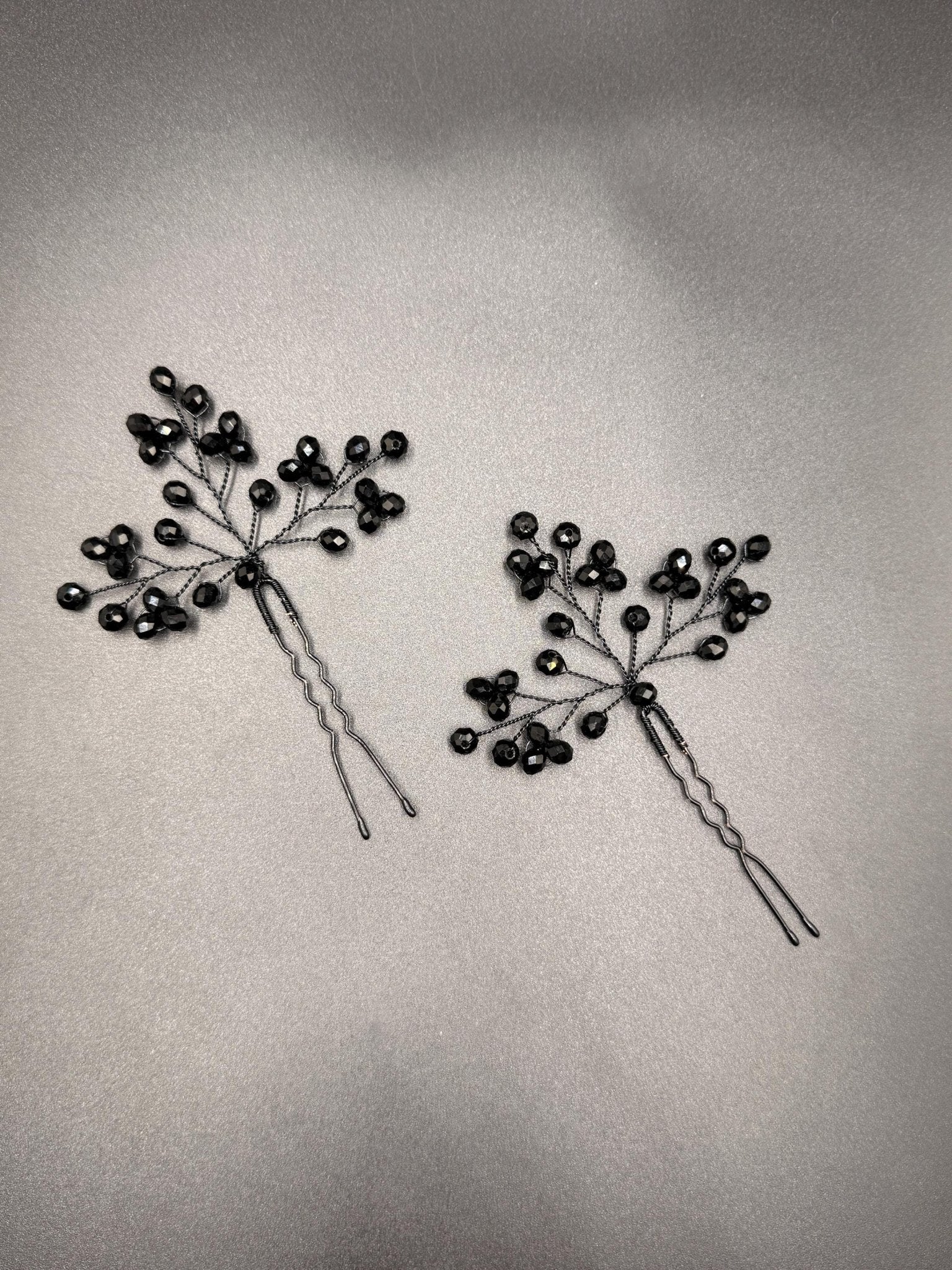 Schwarze Kristall Haarnadeln für Brautfrisur, Handgemachter Haarschmuck mit tiefschwarzen Kristallen - AVYRAA BRIDAL