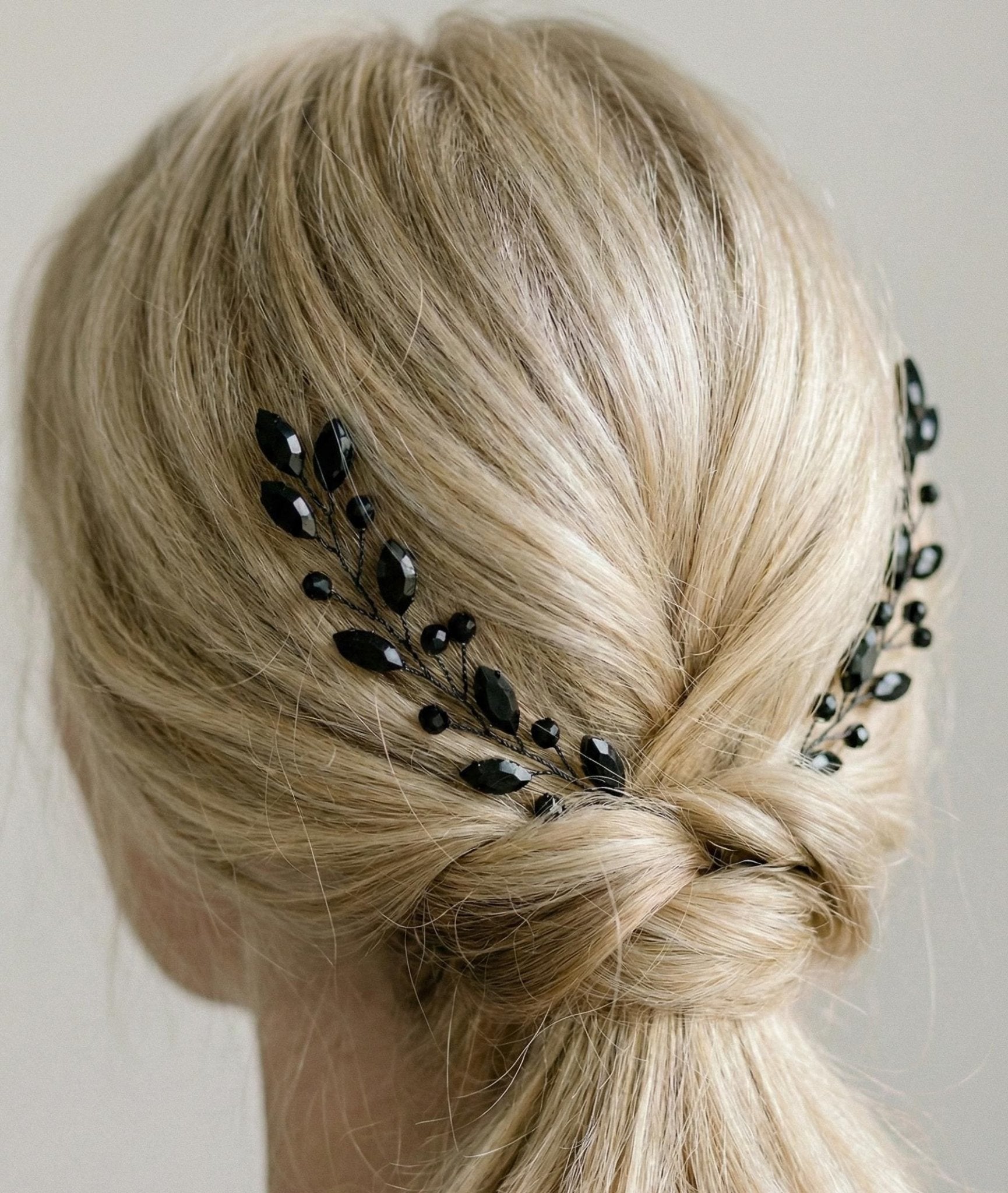 Schwarze Kristall Haarzweige – Handgefertigte flexible Haarnadeln mit Tropfensteinen – Elegantes Haaraccessoire für Hochzeit & Abendfrisur - AVYRAA BRIDAL