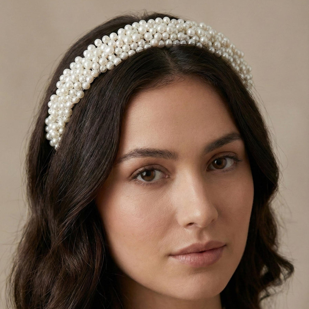 Weiße Perlen Tiara für klassische Brautfrisuren - AVYRAA BRIDAL