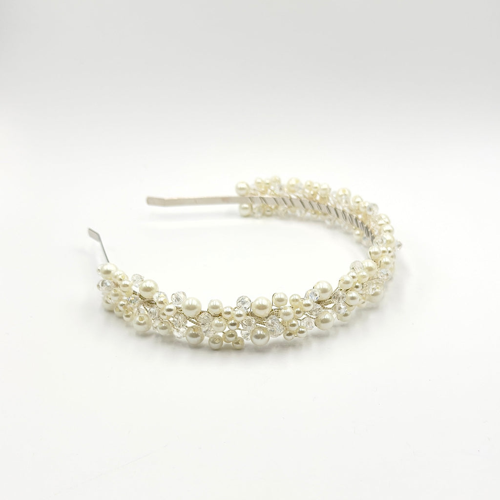 Zarte Braut Tiara mit Perlen und Kristallen - AVYRAA BRIDAL