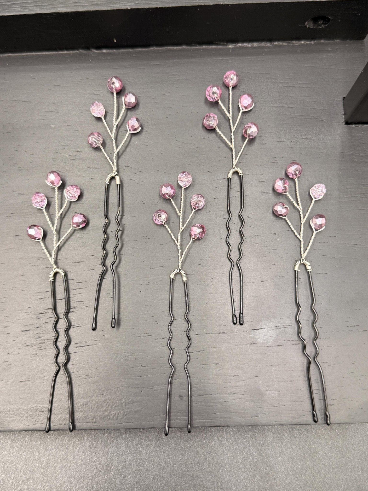 Zarte Haarnadeln mit rosa Glas - Kristallen – Handgefertigte Hair Pins für Braut - & Abendfrisuren - AVYRAA BRIDAL