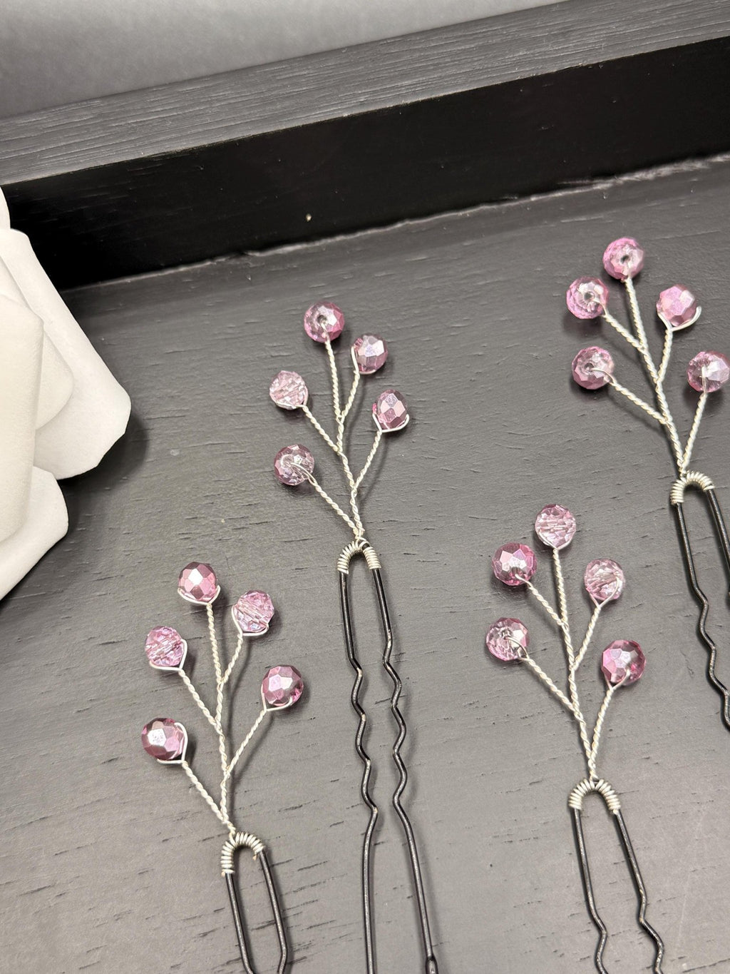 Zarte Haarnadeln mit rosa Glas - Kristallen – Handgefertigte Hair Pins für Braut - & Abendfrisuren - AVYRAA BRIDAL