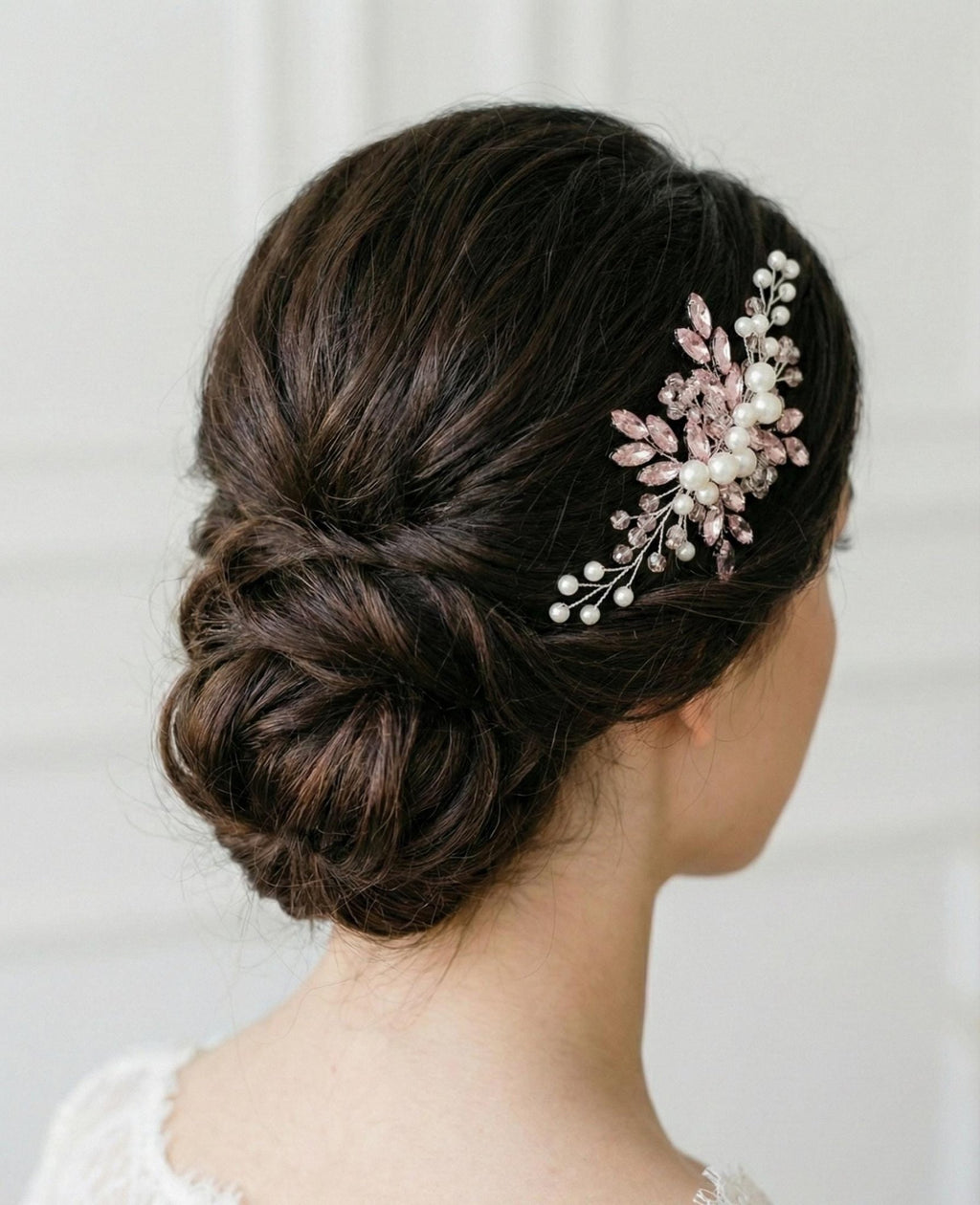 Zarter Braut Haarkamm aus Perlen und Kristallen – Edles Haaraccessoire für Hochzeiten - AVYRAA BRIDAL