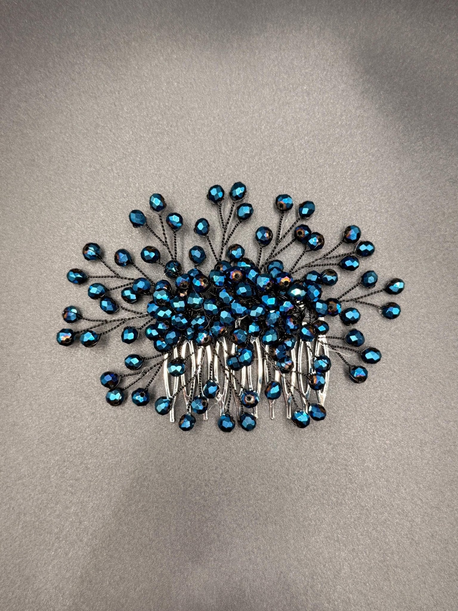 Zarter Kristall Haarschmuck mit Metallkamm für Bräute - AVYRAA BRIDAL
