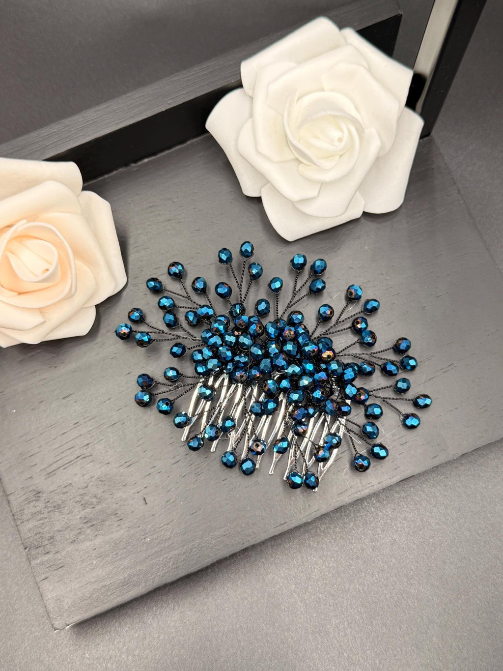 Zarter Kristall Haarschmuck mit Metallkamm für Bräute - AVYRAA BRIDAL