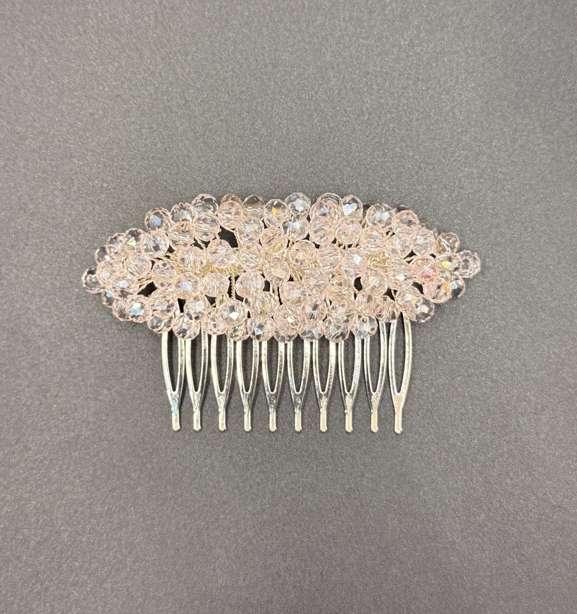 Zarter Rosé Kristall Haarkamm, Transparenter Braut Haarschmuck, Handgefertigter Kristall Haarkamm für Hochzeit & elegante Hochsteckfrisuren - AVYRAA BRIDAL