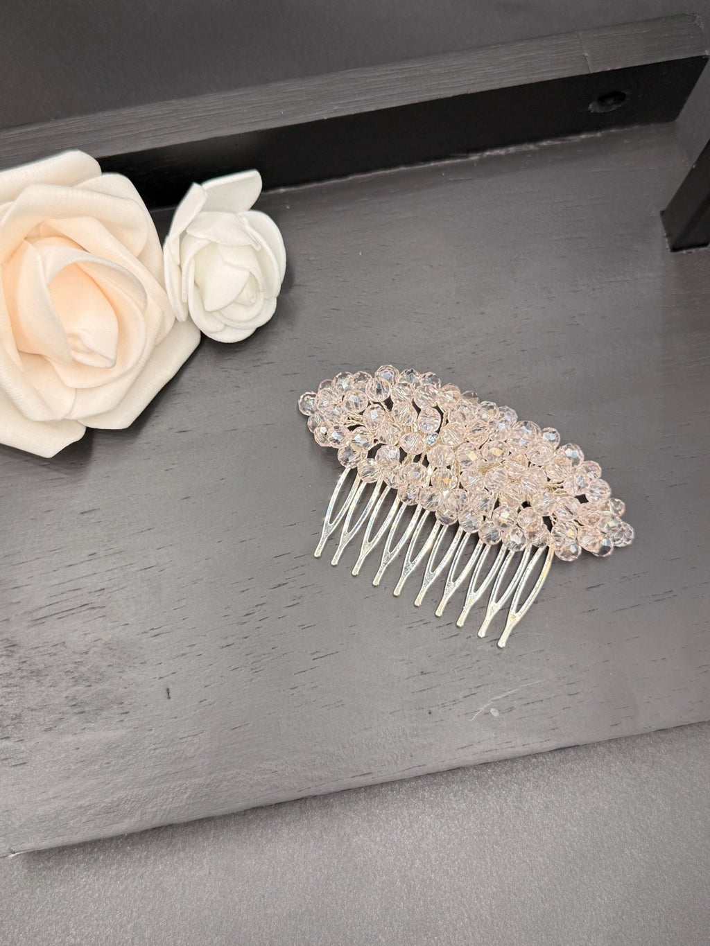 Zarter Rosé Kristall Haarkamm, Transparenter Braut Haarschmuck, Handgefertigter Kristall Haarkamm für Hochzeit & elegante Hochsteckfrisuren - AVYRAA BRIDAL