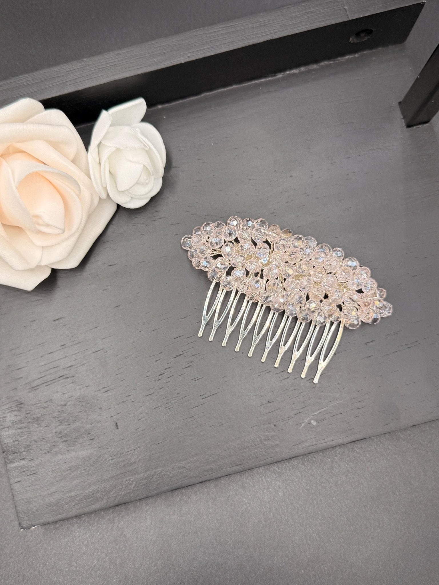 Zarter Rosé Kristall Haarkamm, Transparenter Braut Haarschmuck, Handgefertigter Kristall Haarkamm für Hochzeit & elegante Hochsteckfrisuren - AVYRAA BRIDAL