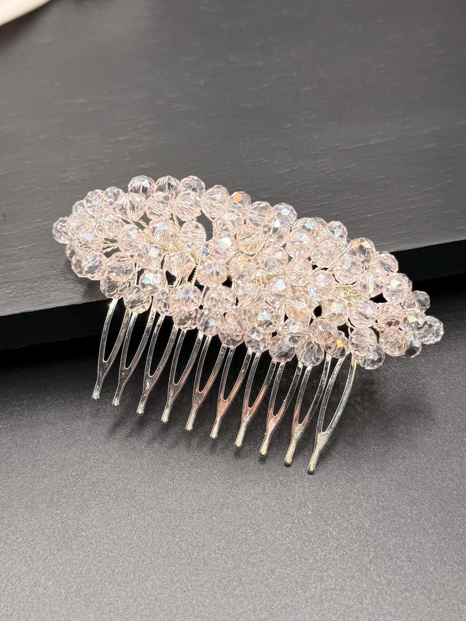 Zarter Rosé Kristall Haarkamm, Transparenter Braut Haarschmuck, Handgefertigter Kristall Haarkamm für Hochzeit & elegante Hochsteckfrisuren - AVYRAA BRIDAL