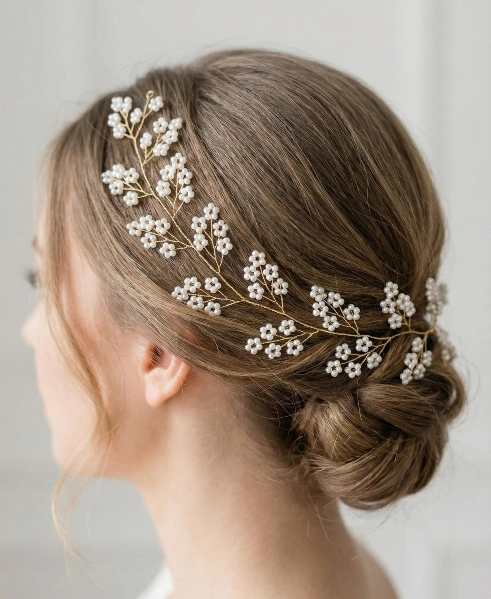 Zartes Perlen Hair Vine in Gold oder Silber für Bräute - AVYRAA BRIDAL